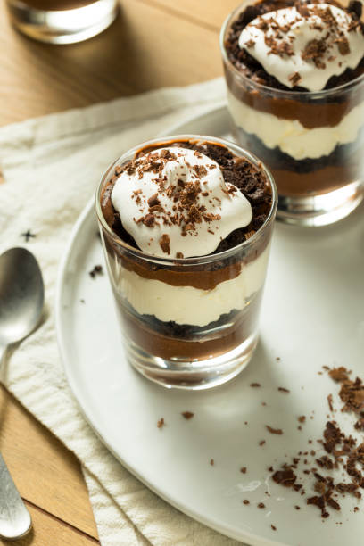istock Sweet Homemade Chocolate Parfait Dessert 982823422
