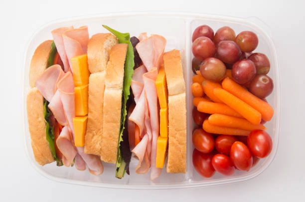 panier-repas sain de sandwich au jambon et légumes - packed lunch sandwich school lunch turkey photos et images de collection