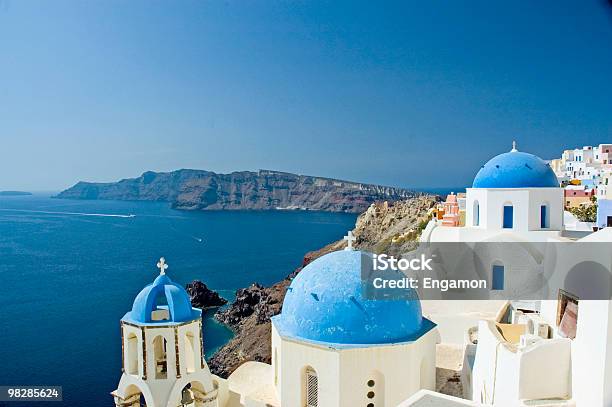 Vista Di Santorinigrecia - Fotografie stock e altre immagini di Acqua - Acqua, Ambientazione esterna, Blu
