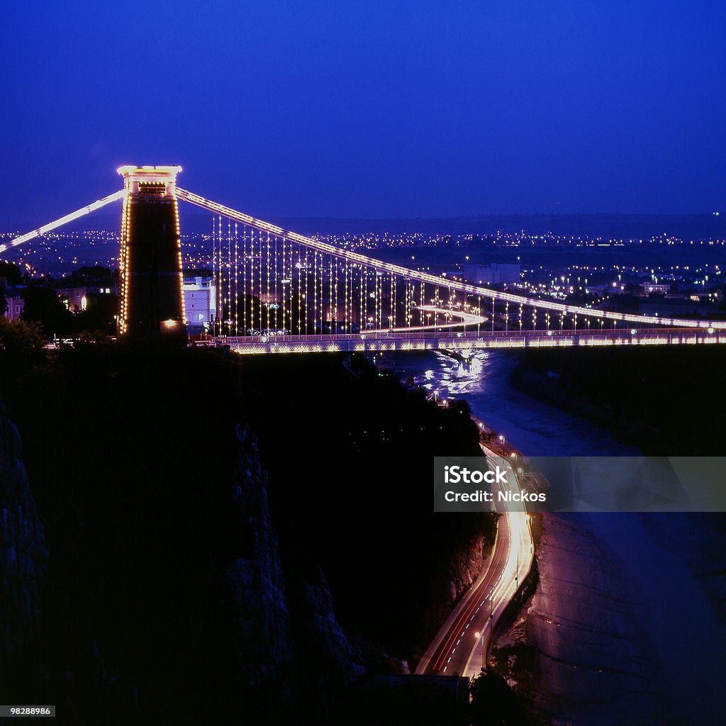 Ponte Suspensa de Clifton à noite em Bristol Inglaterra - Foto de stock de Arquitetura royalty-free