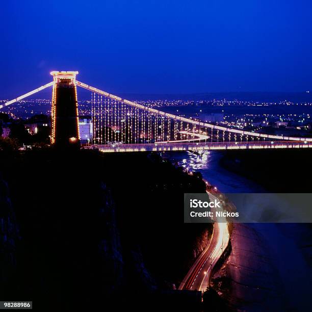 Foto de Ponte Suspensa De Clifton À Noite Em Bristol Inglaterra e mais fotos de stock de Arquitetura