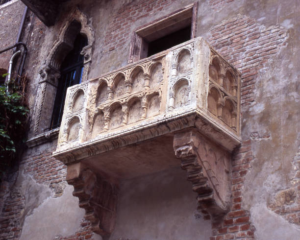 istock Juliettes balcony in Verona. Italy 98289098