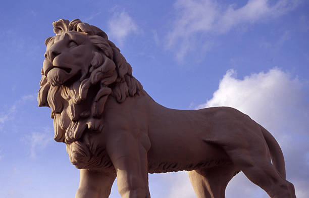 istock Lion sculpture by Westminster Bridge, London, England 98289219