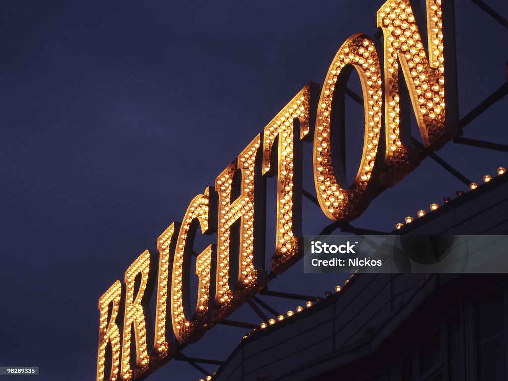 Świeci się w Brighton Pier. East Sussex. - Zbiór zdjęć royalty-free (Brighton - Anglia)