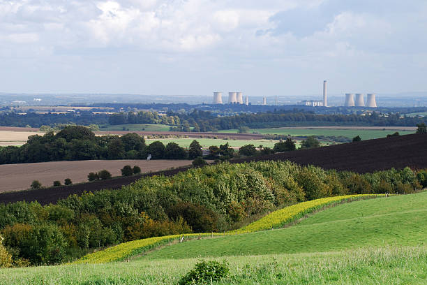istock Countryside with Didcot Power Station, Oxfordshire, England 98290013