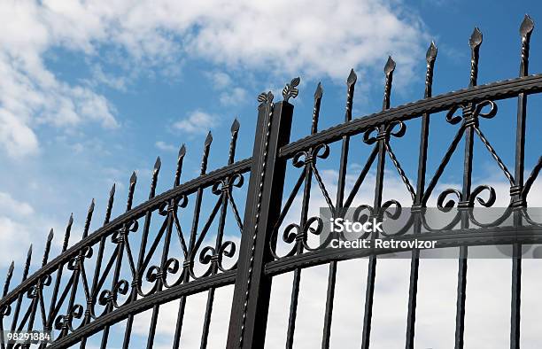 Puerta Foto de stock y más banco de imágenes de Aire libre - Aire libre, Anticuado, Azul