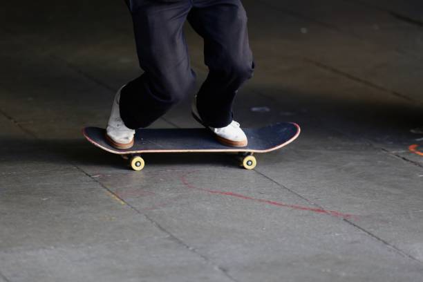 istock Skateboarding in London Town 982928614