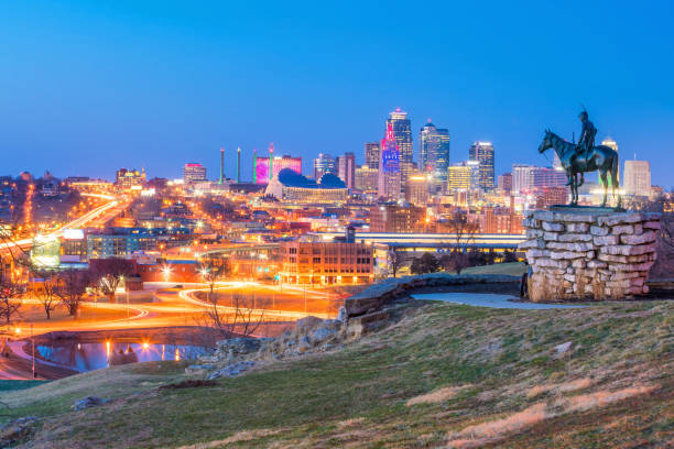 istock The Scout overlooking downtown Kansas City 982988060