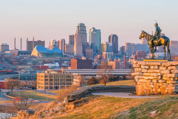 istock The Scout overlooking downtown Kansas City 982988168
