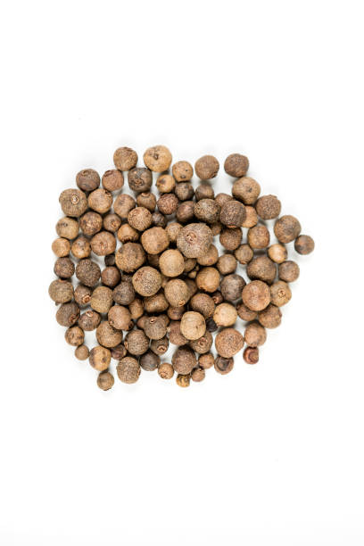 istock Dried whole allspice isolated on a white background 983130018