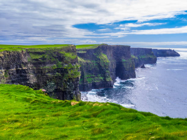 istock Amazing wide angle view over the Cliffs of Moher in Ireland 983188864