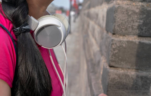 girl listening music on ancient city wall - xian audio imagens e fotografias de stock