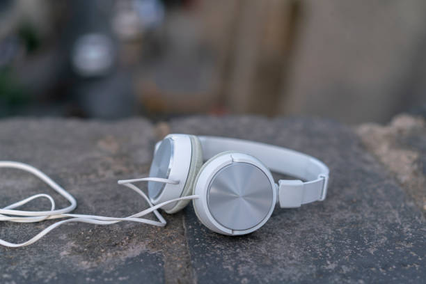 earphone on ancient city wall - xian audio imagens e fotografias de stock