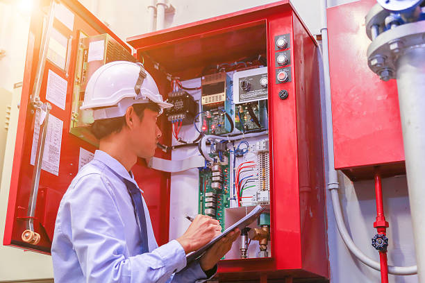 ingeniero inspección sistema de control de incendio industrial - fire extinguisher office safety protection fotografías e imágenes de stock