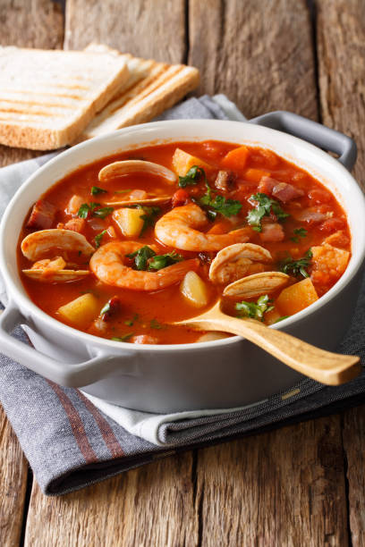 istock Thick Manhattan Clam chowder soup close-up. Vertical 983244404