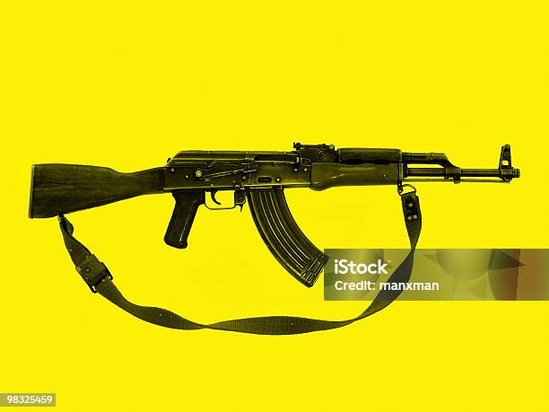 Ak 47 소총 0명에 대한 스톡 사진 및 기타 이미지 - 0명, AK-47 소총, 노란색 배경