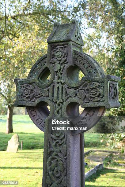 Cruce Foto de stock y más banco de imágenes de Cementerio - Cementerio, Color - Tipo de imagen, Cristianismo
