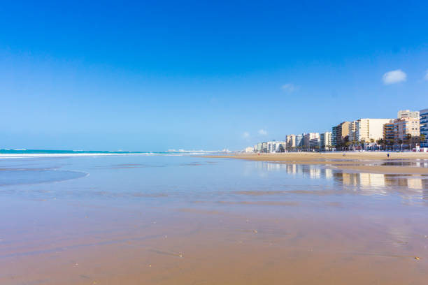 istock Playa Victoria, beach in Cadiz, Spain 983298004