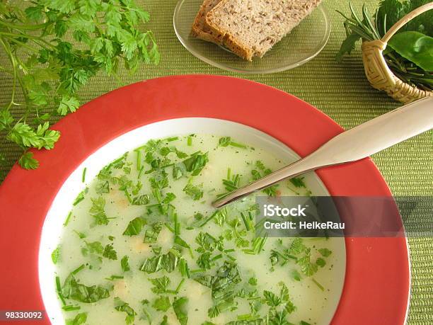 Zuppa Di Crema Con Erbe - Fotografie stock e altre immagini di Cerfoglio - Cerfoglio, Zuppa, Basilico