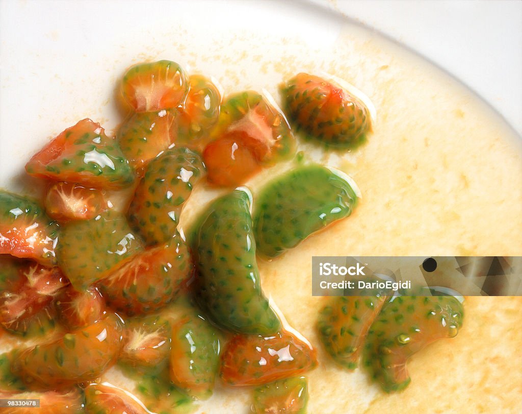 Semi di pomodori con pasta su un piatto bianco - Foto stock royalty-free di Alimentazione sana
