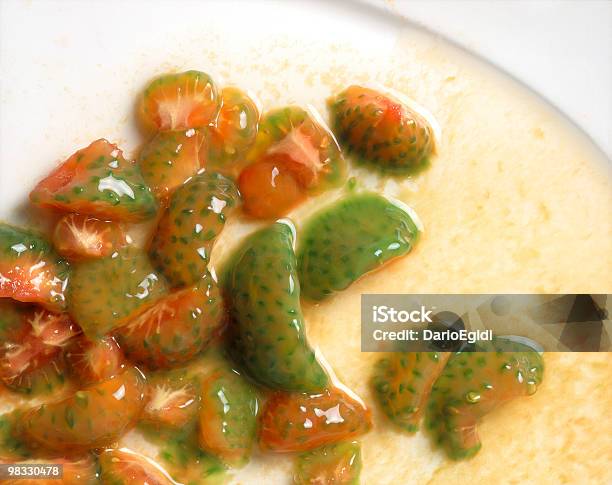 Semi Di Pomodori Con Pasta Su Un Piatto Bianco - Fotografie stock e altre immagini di Alimentazione sana - Alimentazione sana, Composizione orizzontale, Fotografia - Immagine