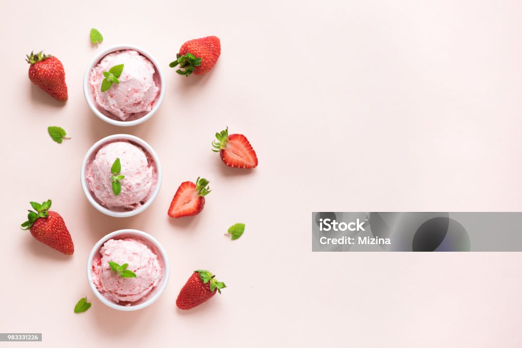 Glace à la fraise  - Photo de Crème glacée libre de droits