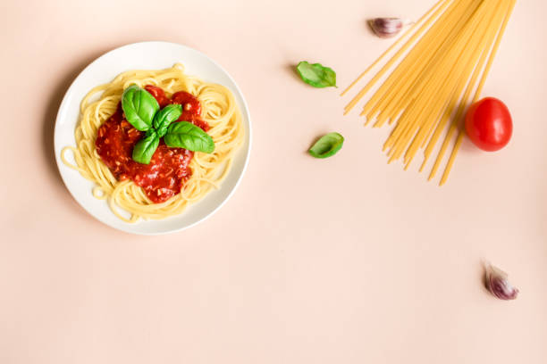 istock Spaghetti pasta bolognese on pink 983331574