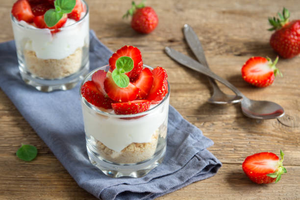 istock Strawberry trifle mini dessert 983331736