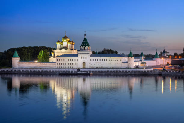Ipatiev Monastery reflecting in water at dusk, Kostroma Ipatiev Monastery reflecting in water at dusk, Kostroma, Russia golden ring of russia photos stock pictures, royalty-free photos & images