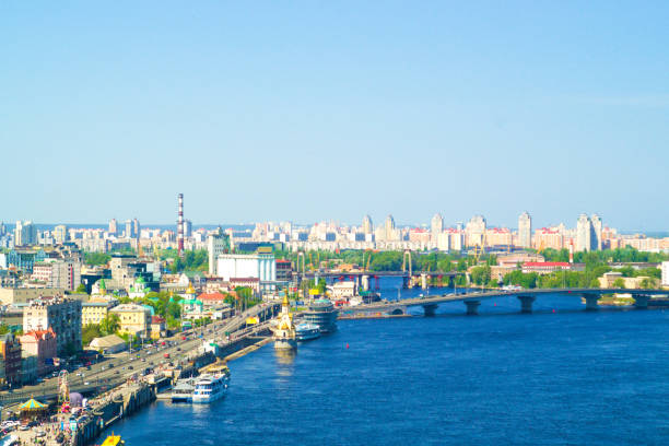 istock Big city life on cityscape 983416614