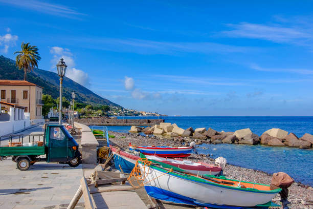 Lingua promenade on Salina, the second largest island in the Aeolian Islands (Sicily, Italy) Lingua promenade on Salina, the second largest island in the Aeolian Islands (Sicily, Italy) salina sicily stock pictures, royalty-free photos & images