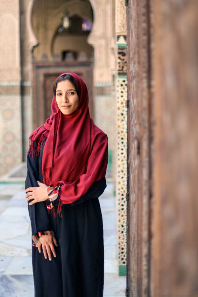 istock Arab woman in traditional clothing 983478672