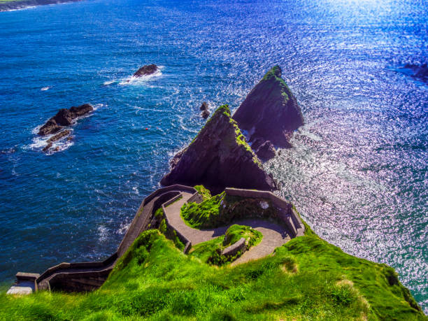 istock Famous landmark on Dingle Peninsula - The Dunquin Pier 983499672