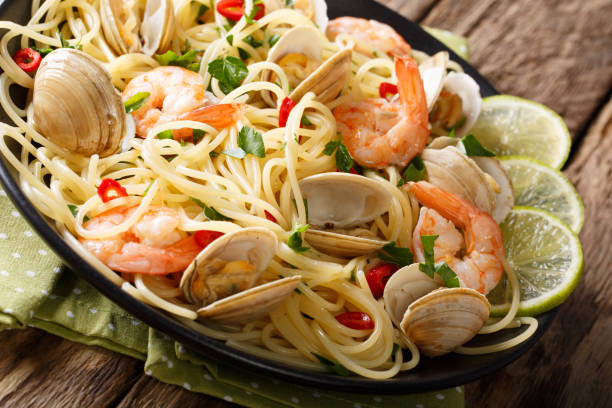 istock Italian pasta with clams and shrimps close-up. Horizontal 983503366