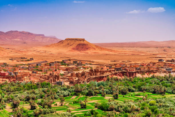 kasbah et village dans l’afrique du nord maroc - afrique du nord photos et images de collection