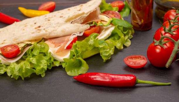 istock Piadina romagnola with cheese and ham 983601980
