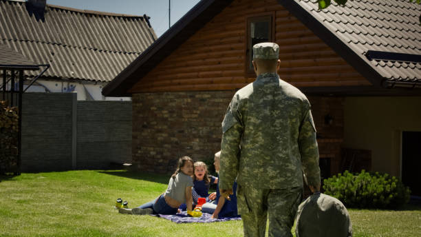 istock Military man returning home to family 983636674
