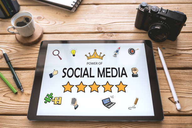 istock Social Media Concept On Digital Tablet Screen 983693630