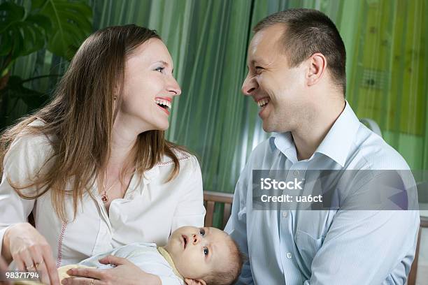 Glückliche Familie Stockfoto und mehr Bilder von Baby - Baby, Eltern, Erwachsene Person