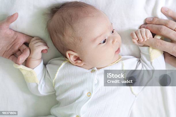 Foto de Pequeno Bebê e mais fotos de stock de Amor - Amor, Bebê, Beleza