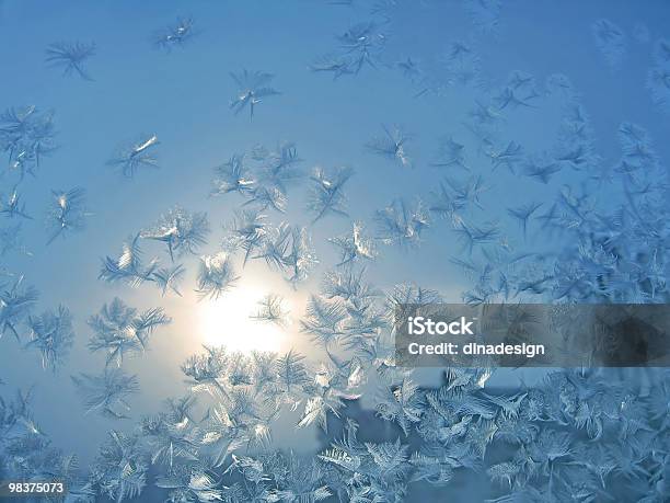 Frosty Motivo Naturale E Sole - Fotografie stock e altre immagini di Astratto - Astratto, Blu, Brina - Acqua ghiacciata