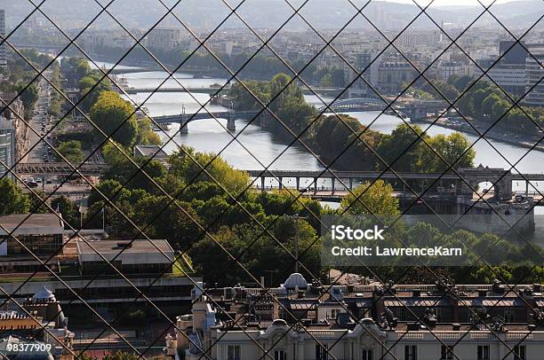 Photo libre de droit de Fleuve Seine Depuis La Tour Eiffel banque d'images et plus d'images libres de droit de Cage - Cage, Capitales internationales, Clôture