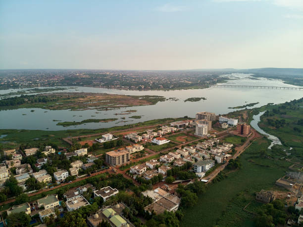 vue aérienne de drone de niarela quizambougou niger bamako mali - mauritania photos et images de collection