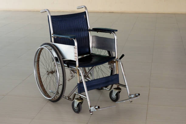 dirty old wheelchair in hospital. - physical impairment wheelchair disabled accessibility imagens e fotografias de stock