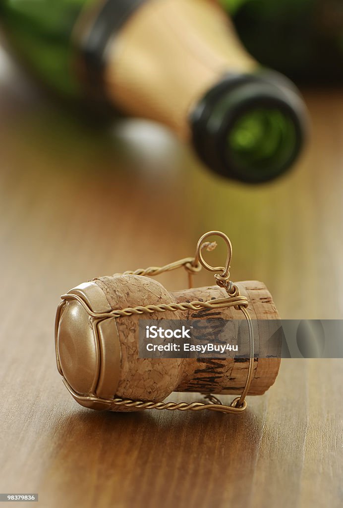 Cork y botella - Foto de stock de Bebida alcohólica libre de derechos