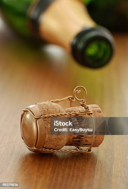 Cork Y Botella Foto de stock y más banco de imágenes de Bebida alcohólica - Bebida alcohólica, Botella, Celebración - Ocasión especial