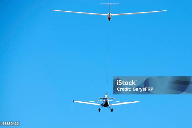 Planador E Cabos De Avião No Ar Com Céu Azul - Fotografias de stock e mais imagens de Planador - Planador, Aviação Geral, Avião