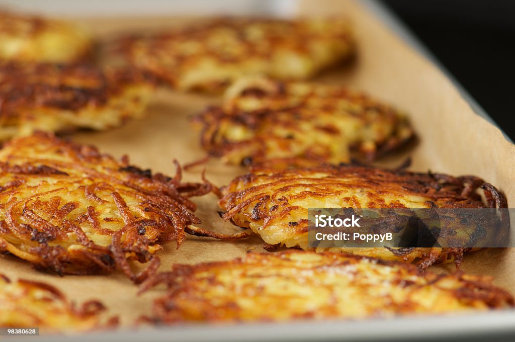 용지함 바삭한 감자 Latkes - 로열티 프리 라트케 스톡 사진