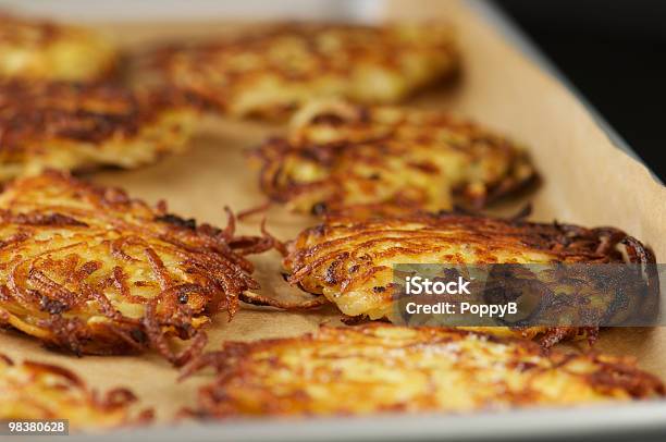 용지함 바삭한 감자 Latkes 라트케에 대한 스톡 사진 및 기타 이미지 - 라트케, 0명, 감자 요리