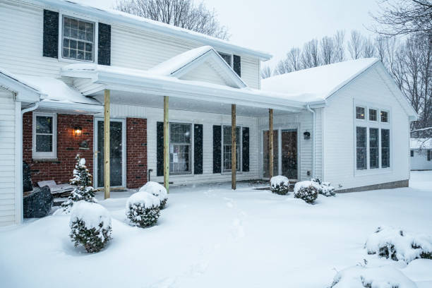 проект строительства жилого дома blizzard snow storm - blizzard house storm snow стоковые фото и изображения